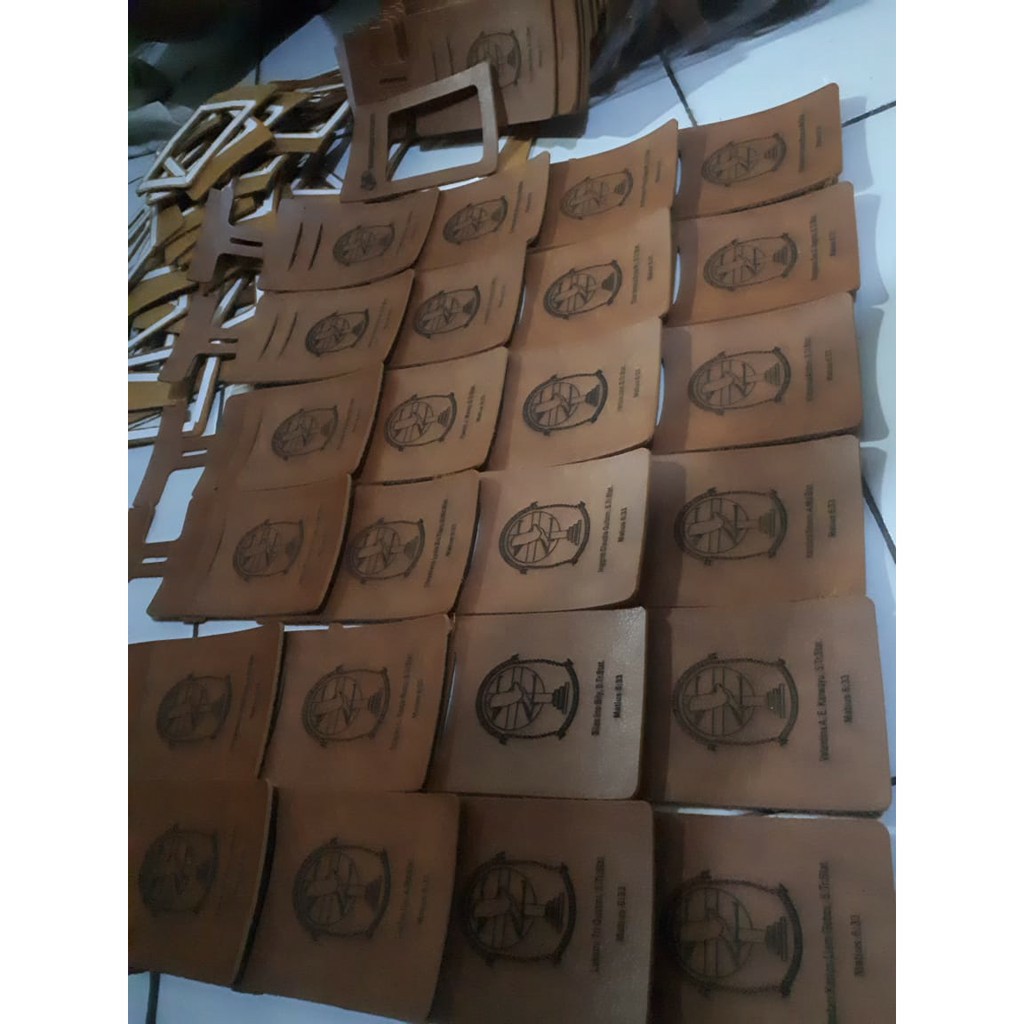 Grafir Custom logo/nama perusahaan dua sisi id card/name tag (MIN ORDER 50 PCS)