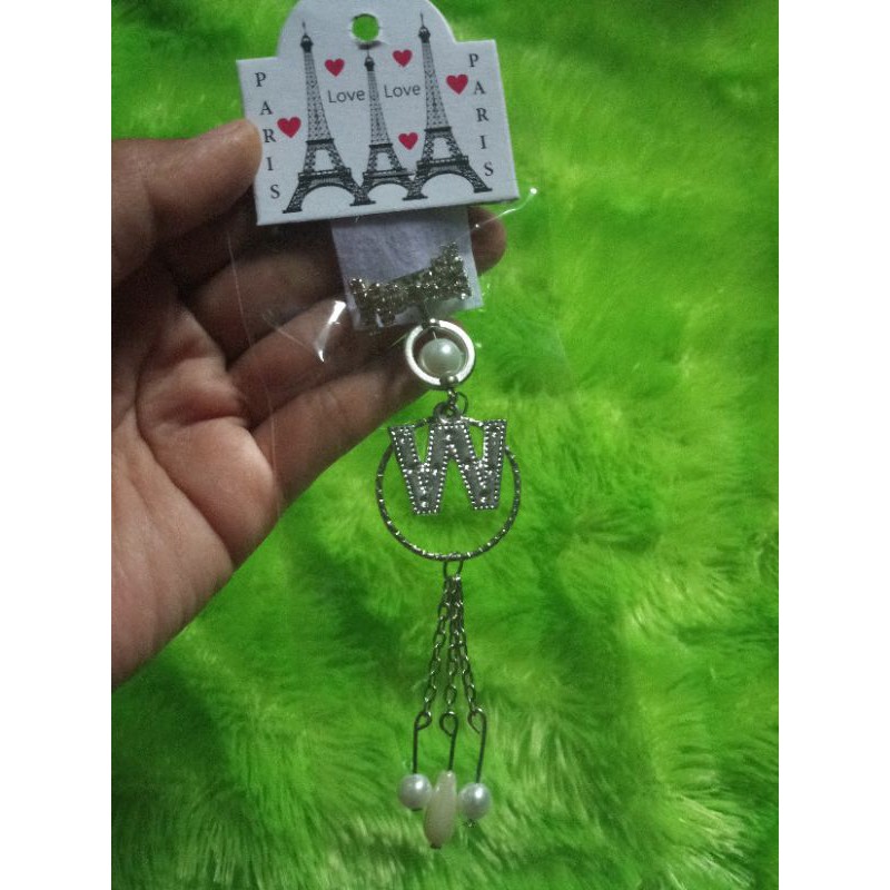 Bros dagu juntai huruf / inisial W