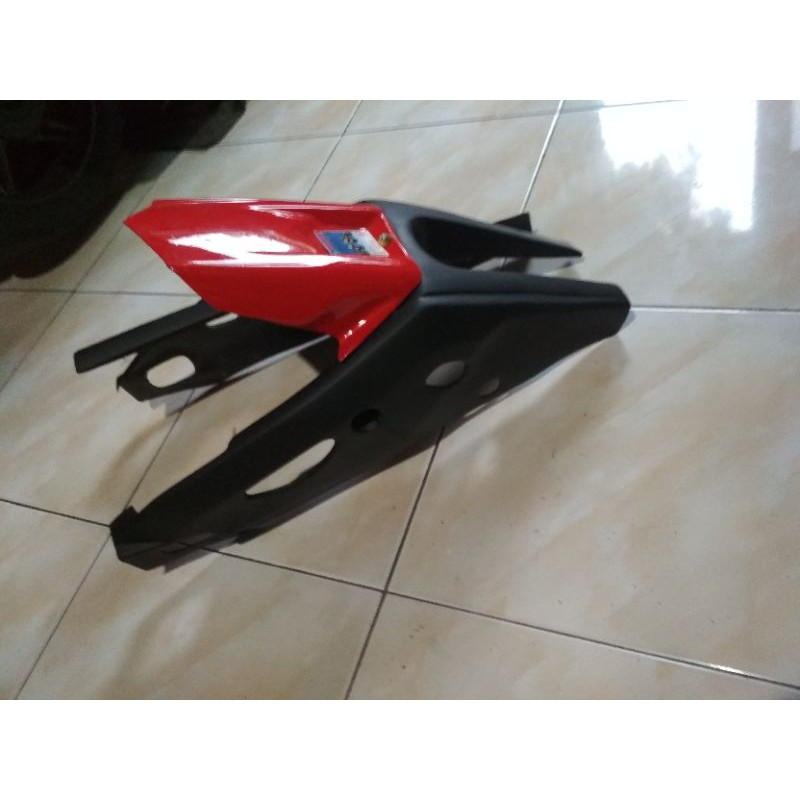 Cover swing arm YAMAHA R25/MT25 merah