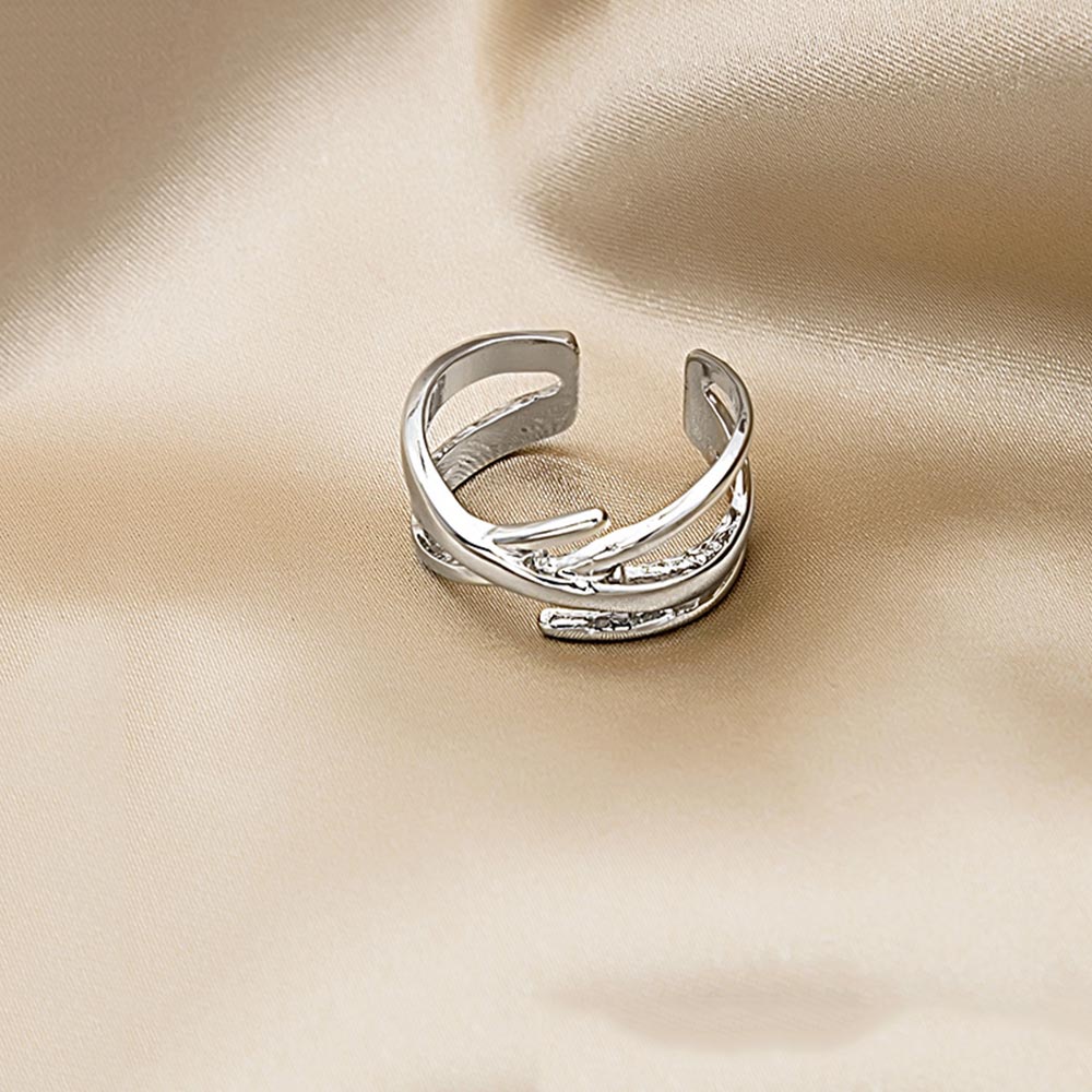 Cincin Bentuk Geometris Twisted Bahan Metal Warna Gold Silver Untuk Wanita