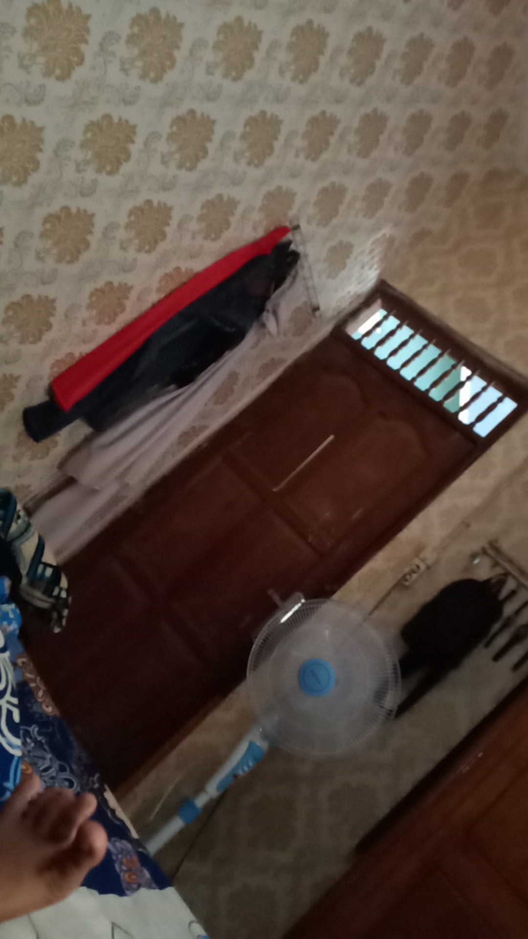 Rak Pengait Gantungan Hook Putar Tempel Dinding Peralatan Masak Dapur