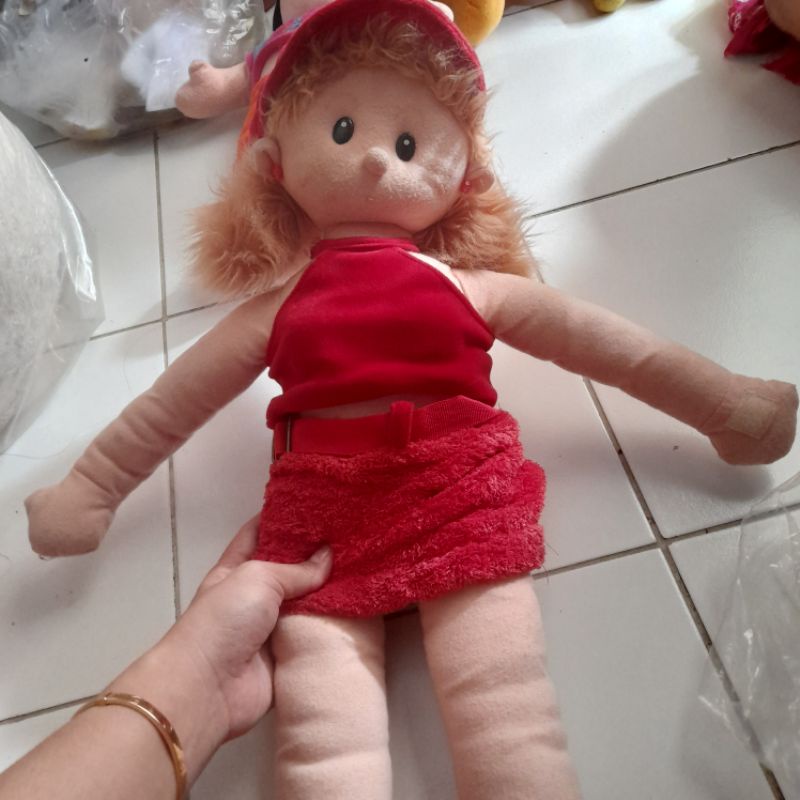 preloved boneka cindy merah