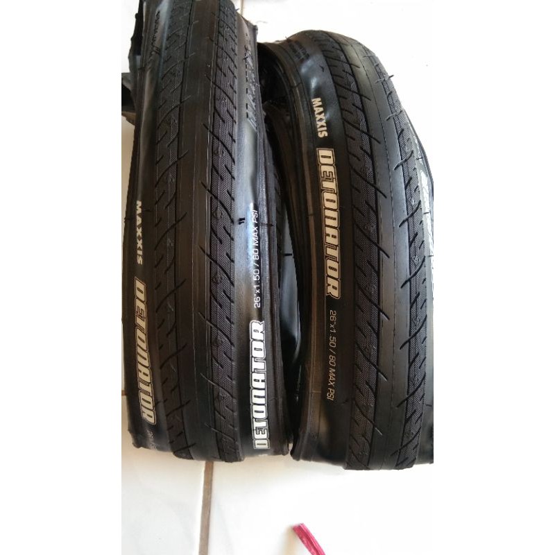 Ban Maxxis Detonator 26x150 Warma Hitam