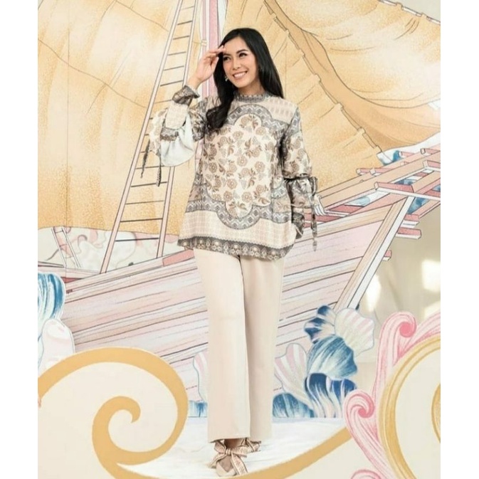 Wearing Klamby Sacha Blouse in Tapioca XL