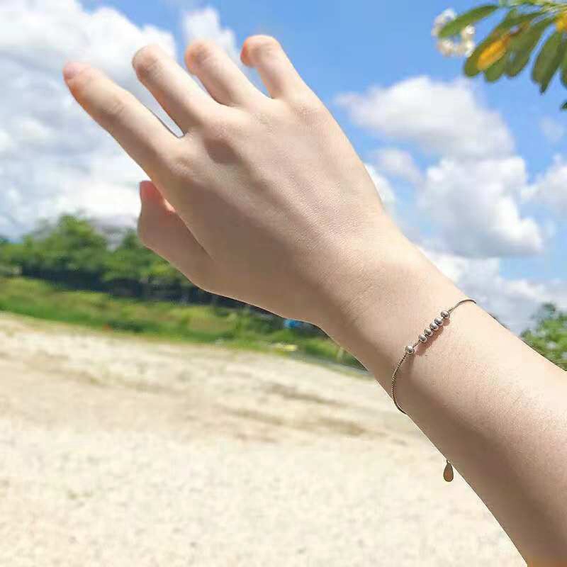 Gelang Rantai Silver dengan Manik-Manik untuk Wanita