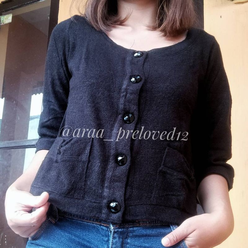 atasan rajut tebal warna hitam merk grove