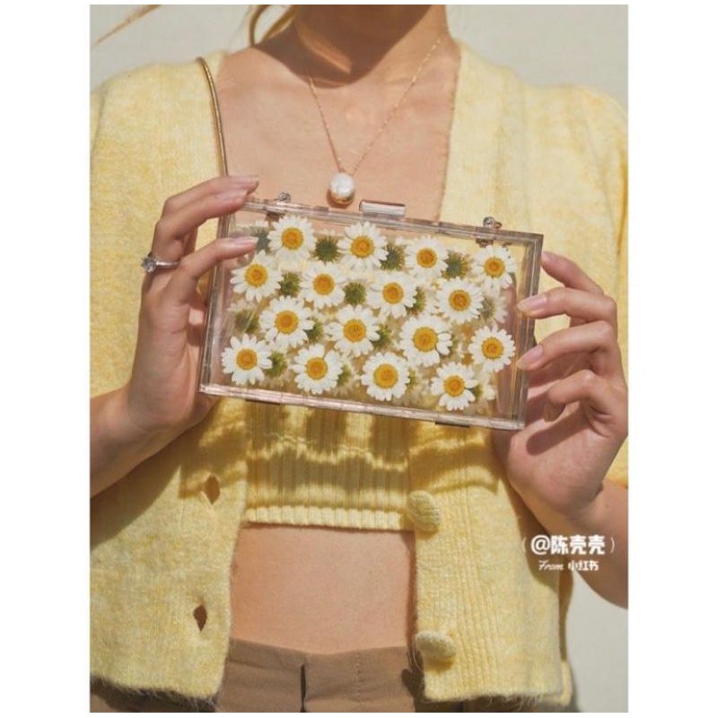 

Zara flower daisy acrylic