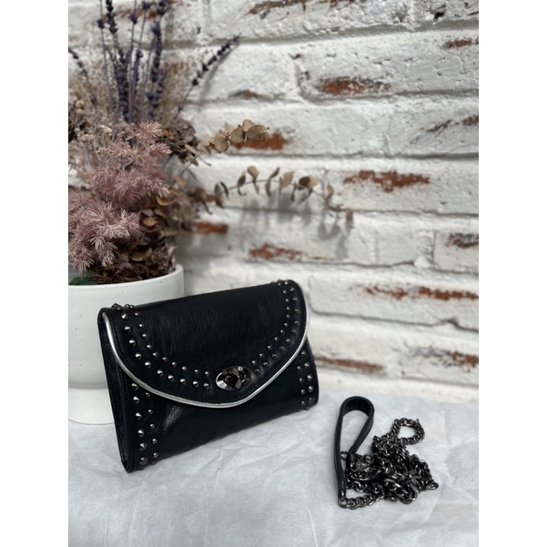Tas pesta kulit sapi asli dengan rantai dan black nickel studs