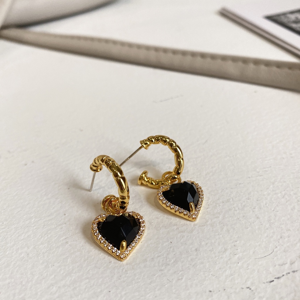 Anting Bentuk Hati Warna Hitam Gaya Retro Korea