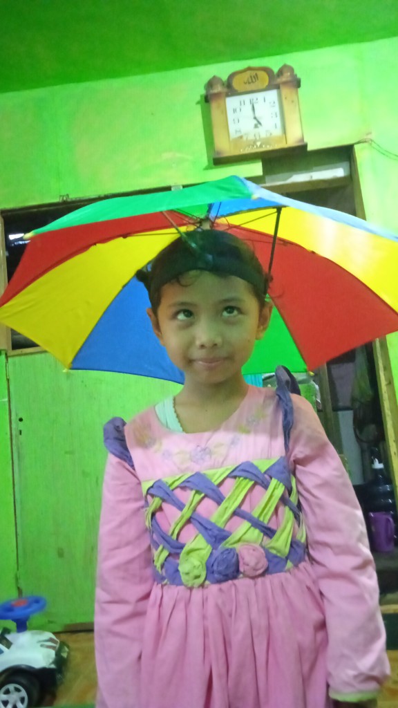 Payung Topi Untuk Anak Anak Atau Dewasa / Payung Kepala Hujan Melindungi Simple Tanpa Gagang