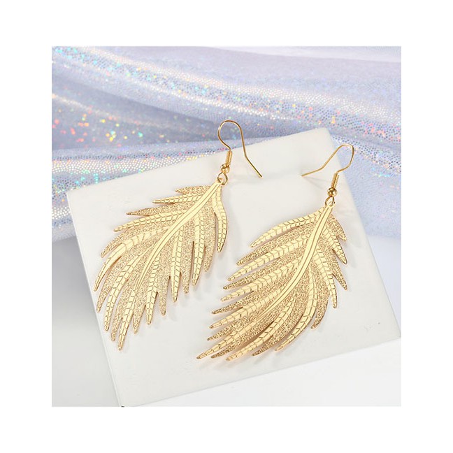 LRC Anting Gantung Fashion Gold Leaf Earrings D32466