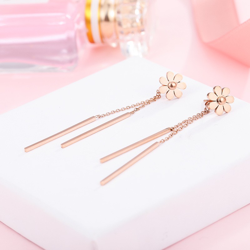 Anting Titanium Panjang Wanita Fashion Anti Karat Murah AA046 motif bunga daisy