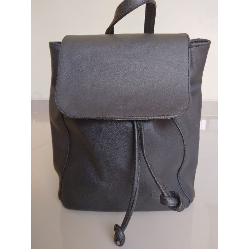 Tas Ransel Serut Backpack Cewek Perempuan Wanita Hitam Black Kulit Sintetis Imitasi Preloved PL