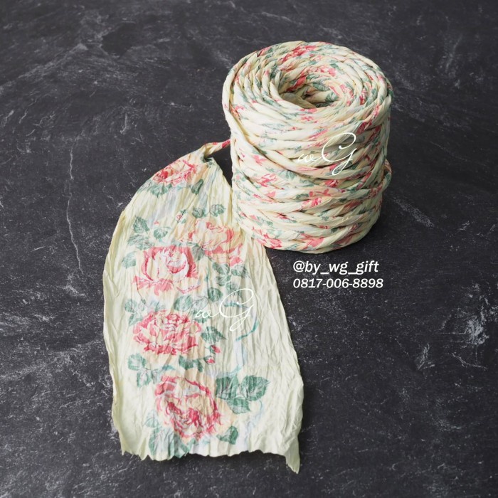 

Pita Tali Kertas - Bunga Merah - Motif 08 ; L 10 Cm; P 25 Yard 071