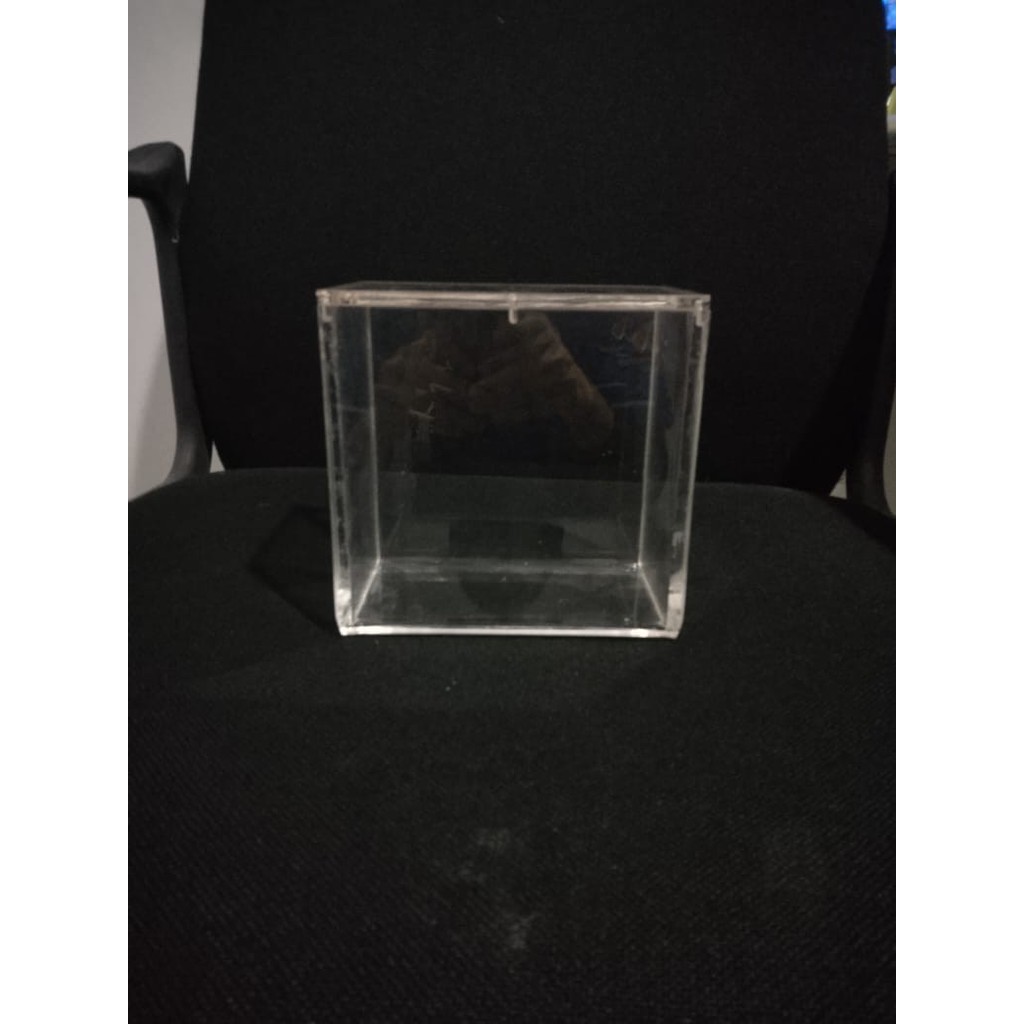 

Akrilik Box Tempat Kartu