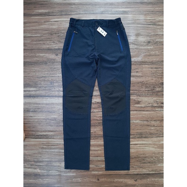 CELANA OUTDOOR PRAUS