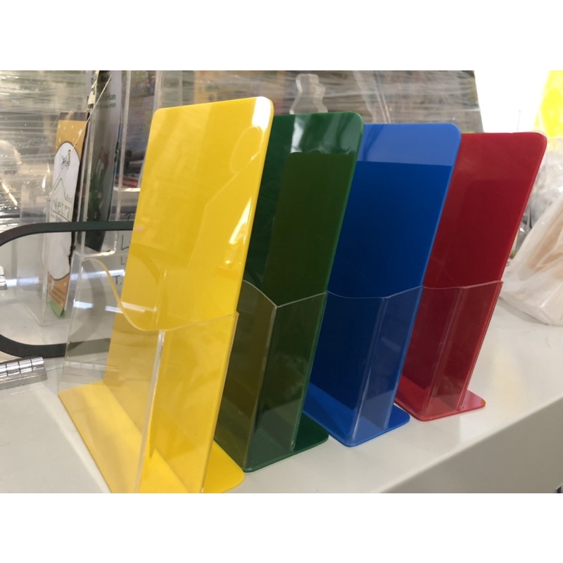 

Tempat Brosur Akrilik