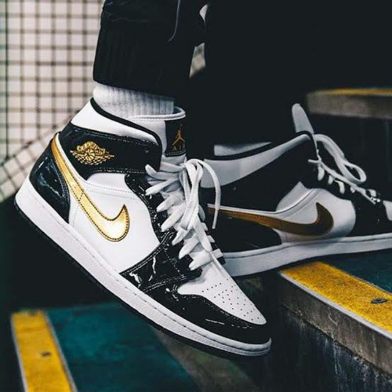 black white and gold jordan 1 release date
