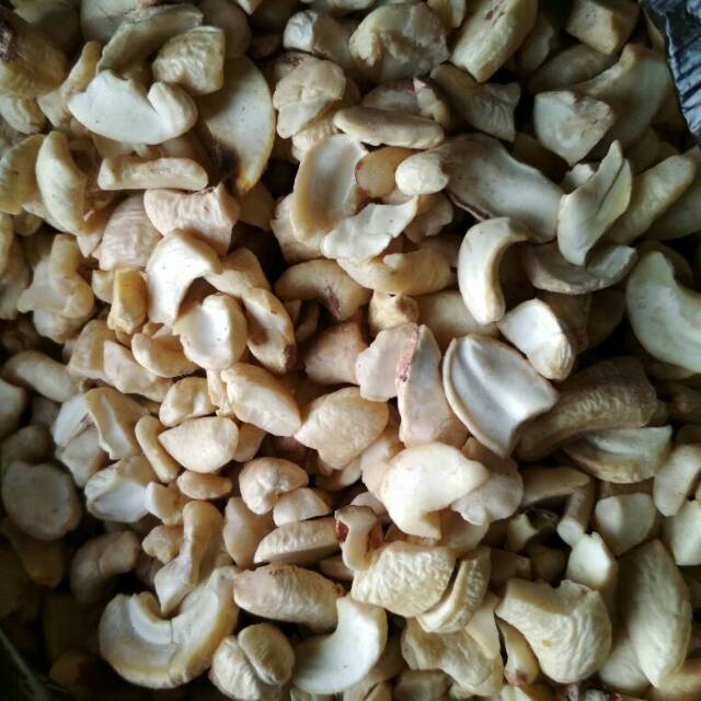 

Kacang Mede Pecah / Menir (1kg)