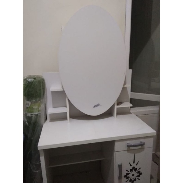 lemari TV preloved & Meja Rias tanpa kaca preloved