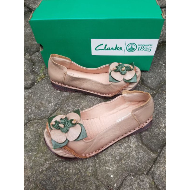 Clarks flat flower 1830 / SEPATU CLARKS Wanita