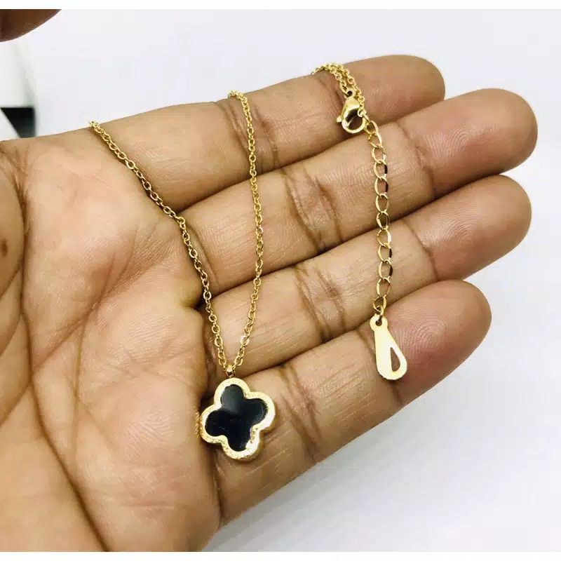 kalung titanium//perhiasan//titanium//kalung //titanium anti luntur dan iritasi