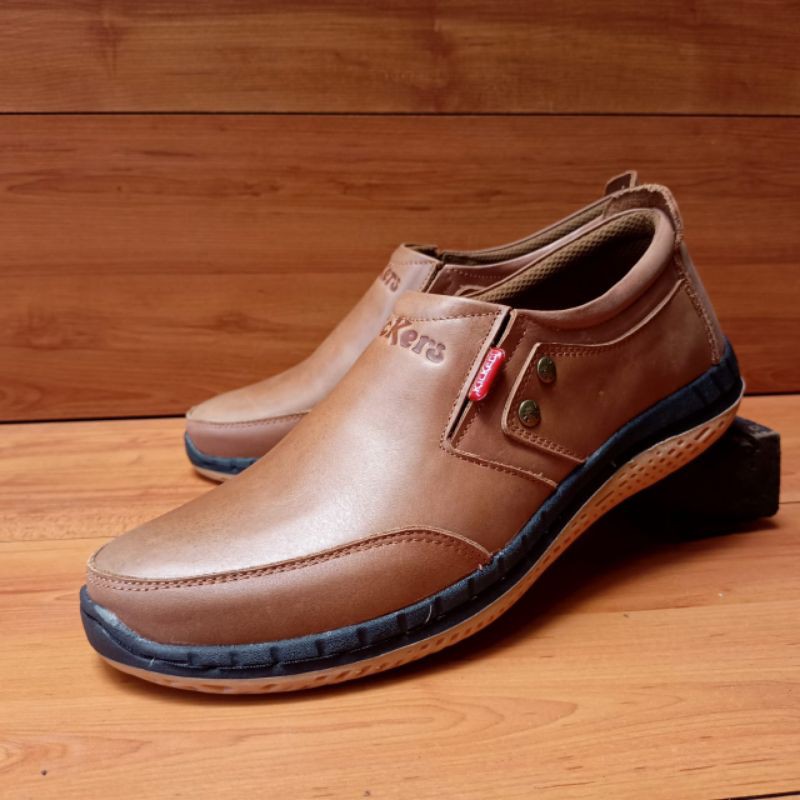 Kickers Sepatu Kasual Casual Pria Bahan Kulit Asli Elegan Murah Sepatu Santai Slip On Kode KC49