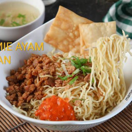 

BAKMIE AYAM INSTAN KALIMANTAN KHAS SINGKAWANG TANPA KUAH BACA DESKRIPSI
