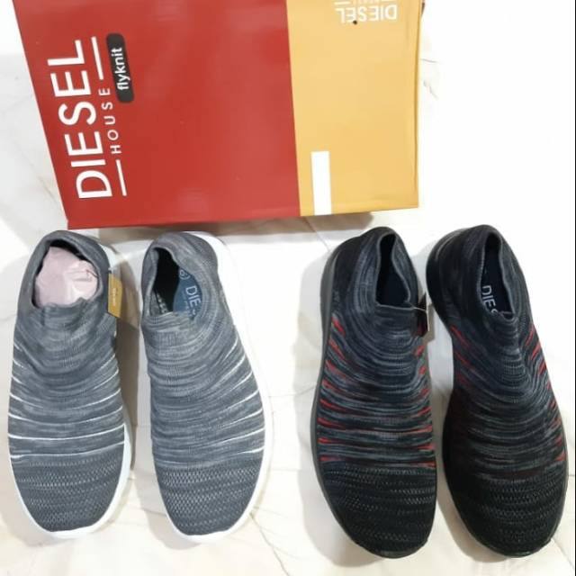 Sepatu slip on  pria Diesel Trey 39-43 - Ramayana
