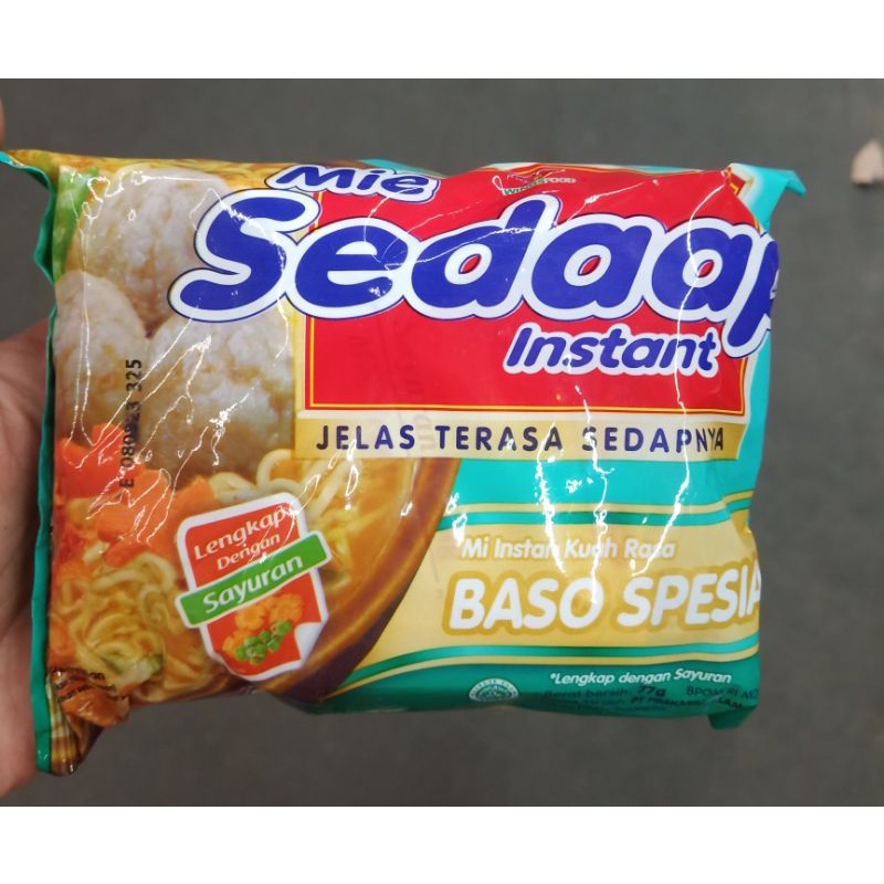 

Mie sedaap instant mi instan kuah rasa baso spesial lengkap dengan sayuran