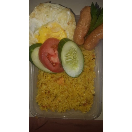 

Nasi goreng yellow sosis telur