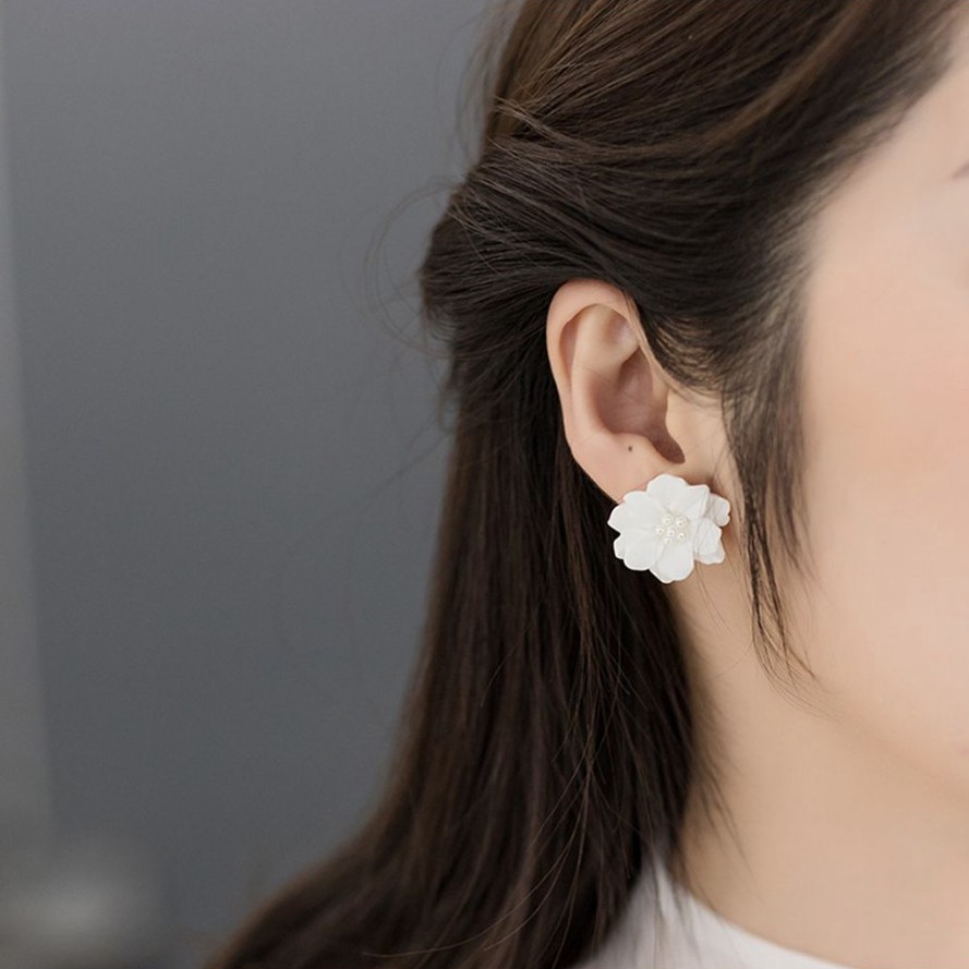 Anting Wanita Korea Elegan Bunga Putih Mutiara/ Korean Elegant White Flower Pearl Earrings-4