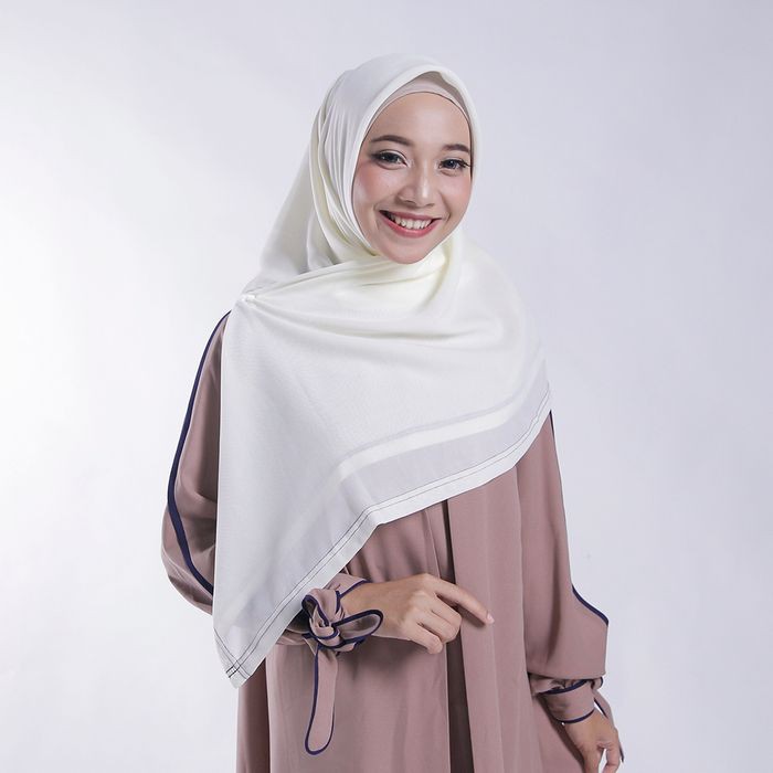 Zoya Kerudung Segi Empat Polos - Nov Scarf Warna Broken White