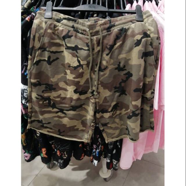  H M  CELANA  PENDEK PRIA  MOTIF ARMY LORENG Shopee Indonesia