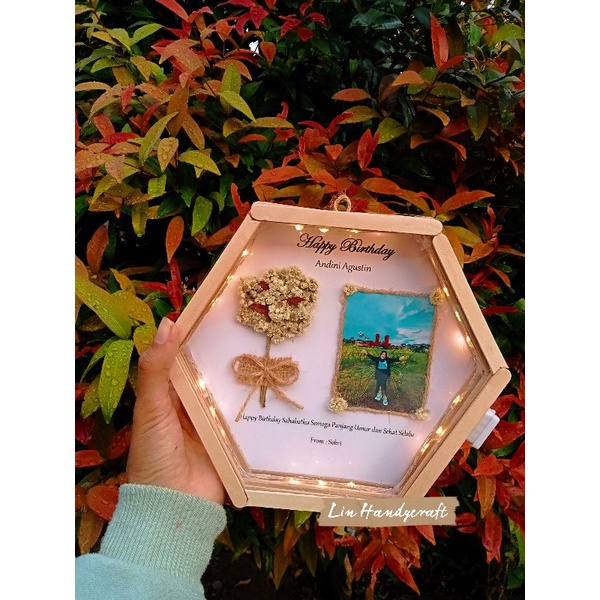 Bingkai Hexagonal Stik Es Krim Unik, Kado Ultah, Wisuda, Anniversary Edelweis, Buket Bunga Kering