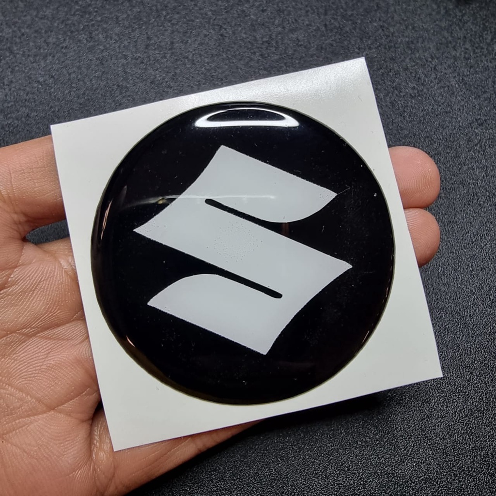 STIKER EMBLEM VELG MOBIL SUZUKI DIAMETER 65MM LENTUR