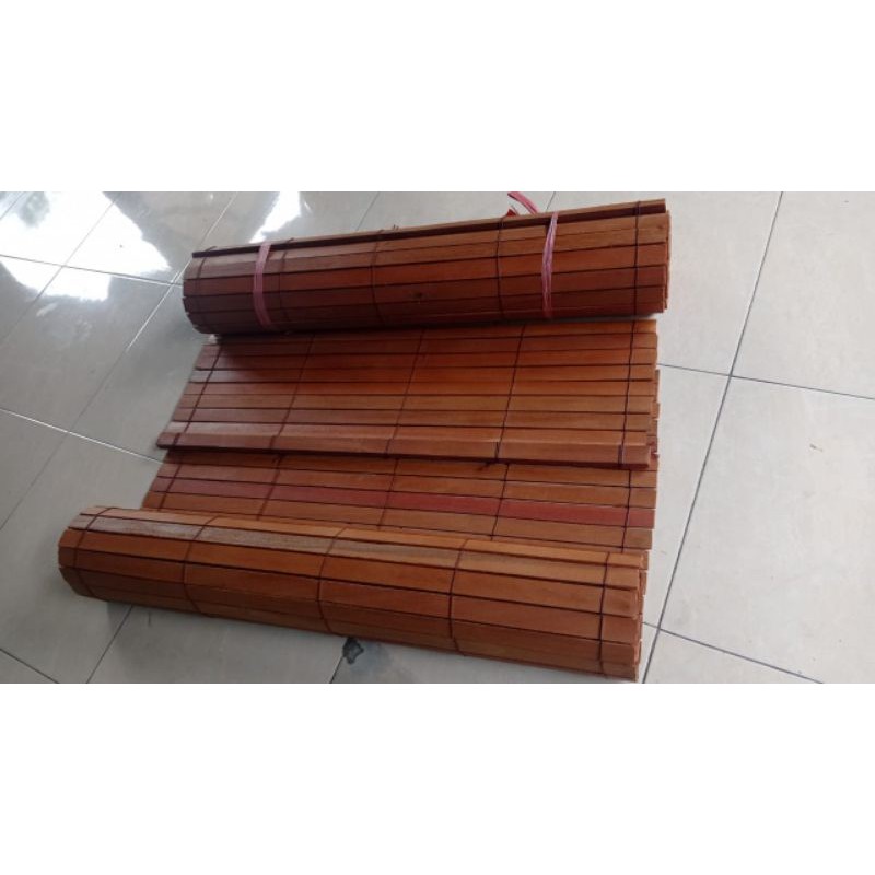 Tirai kayu bengkirai ukuran L1,25XT1,5 finishing cat mowilex woodstain