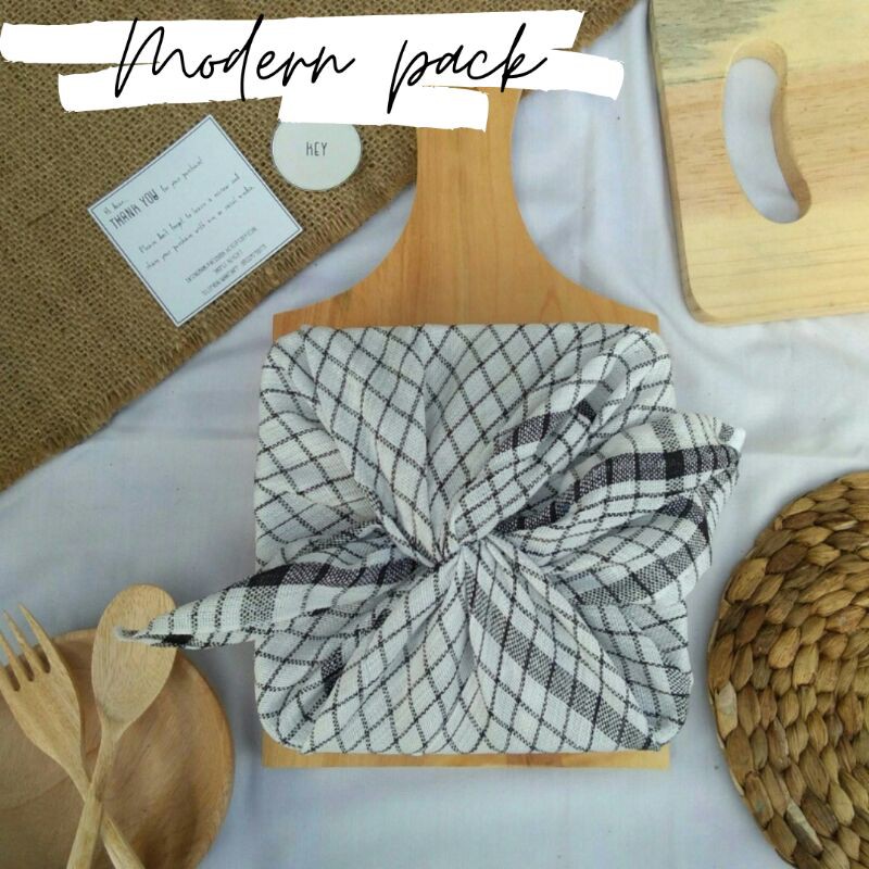 

Hampers by request, hampers hijab segiempat, hampers pasmina, hampers murah, kado engagement