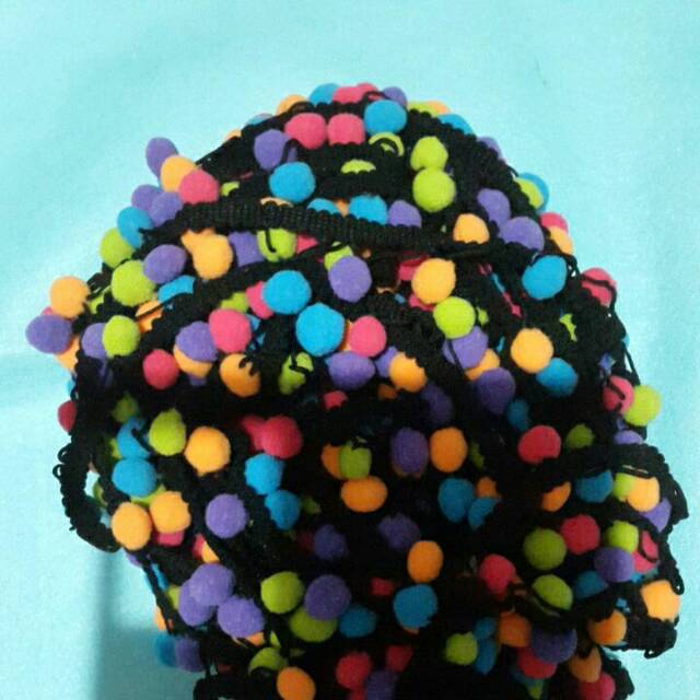 Renda pompom rainbow putih &amp; hitam