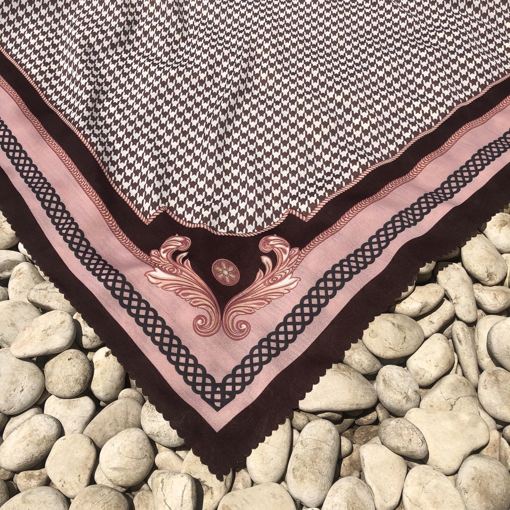 JILBAB MOTIF HIJAB SEGIEMPAT VOAL MOTIF PREMIUM JILBAB PRINT LASERCUT KERUDUNG SEGIEMPAT MOTIF MURAH-Palais Maroon