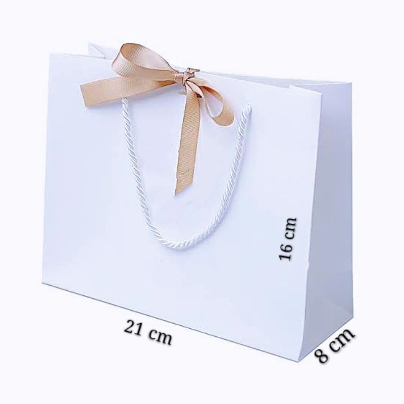 

PREMIUM PEARL PAPERBAG SUPER WHITE.GOLD RIBBON 21 X 8 X 16 cm