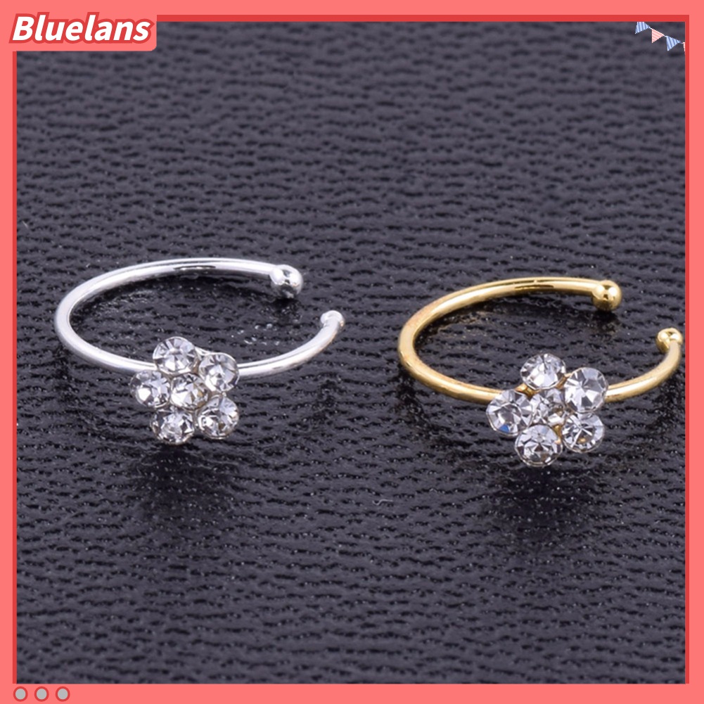 1pc Cincin Stud Tindik Hidung Desain Plum Blossom Aksen Berlian Imitasi Untuk Wanita