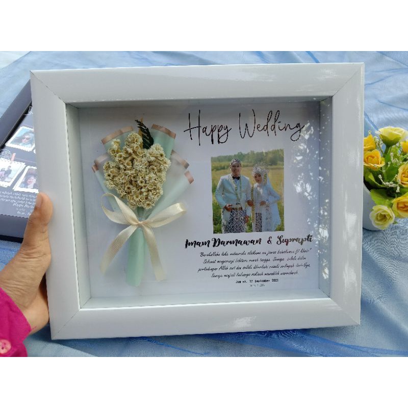 

kado bingkai 3D 30 x 25 cm/kado buket mini/kado custom/edelweis in frame/hamper nikahan/hamper wisuda