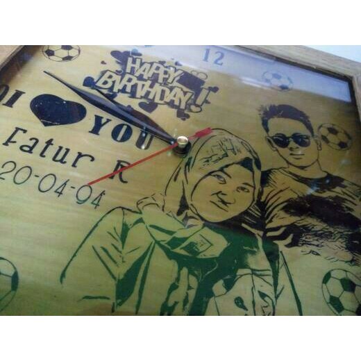 Jam Dinding Kayu Custom | Kado Unik | Souvenir | Hadiah | Karikatur