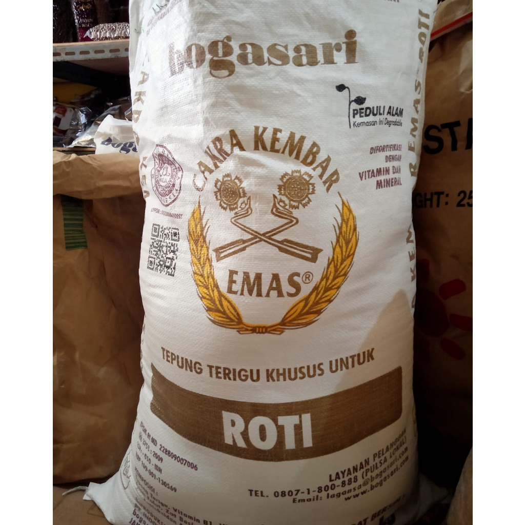 

Tepung Terigu Cakra Kembar Emas Roti - Repack 1kg