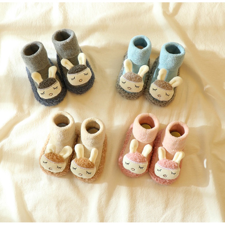 NEW Prewalker bayi / sepatu bayi dengan alas nonslip  import motif bulu kelinci