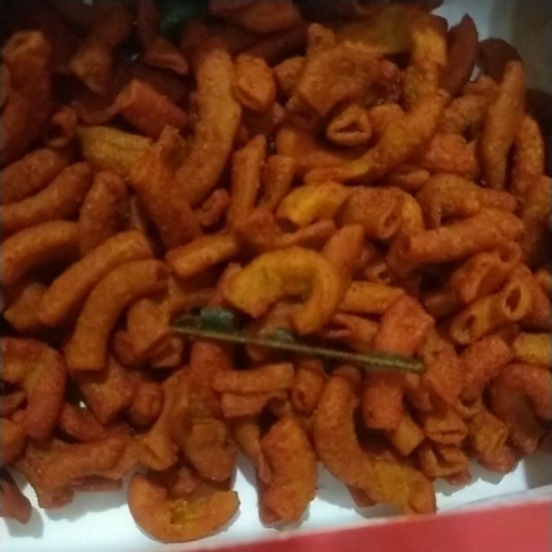 

Makaroni kriuk pedas extra daun jeruk.