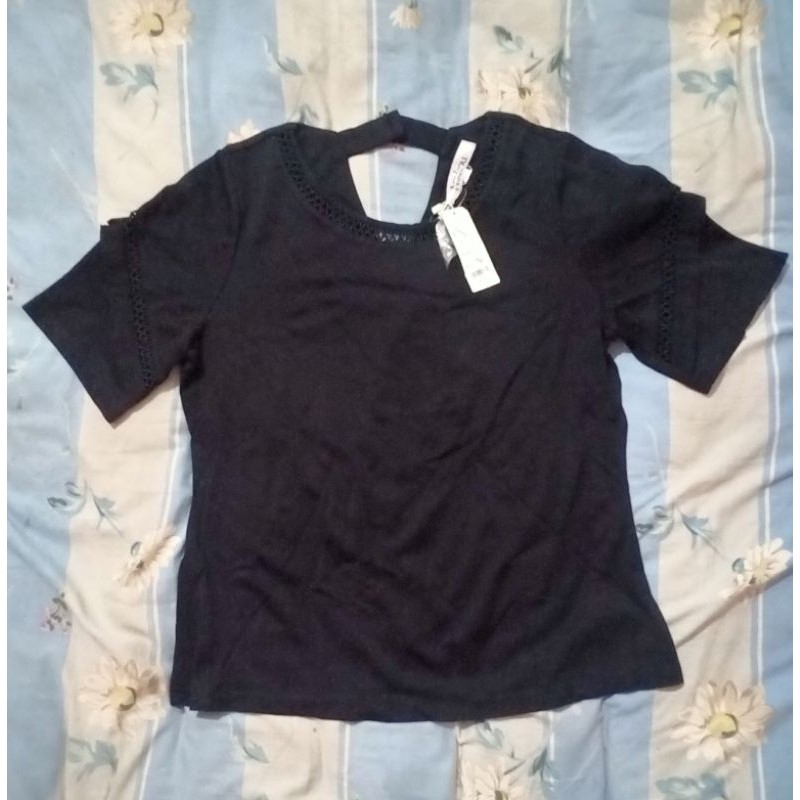 blouse hitam.bahan katun merk nikkou blm dipake jual rugi aja