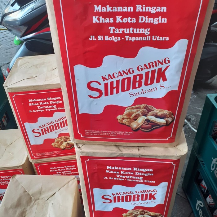 

Kacang Kulit Sihobuk Kaleng Khas Medan/1 Kaleng