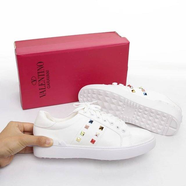Sepatu Valentino